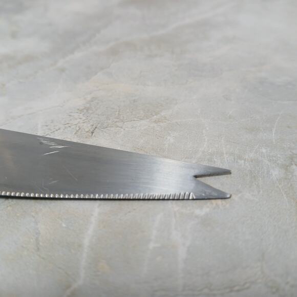 Vintage Stainless Finely Serrated Unique 2 Point Butter or Tomato Knife Unmarked - Picture 10 of 10